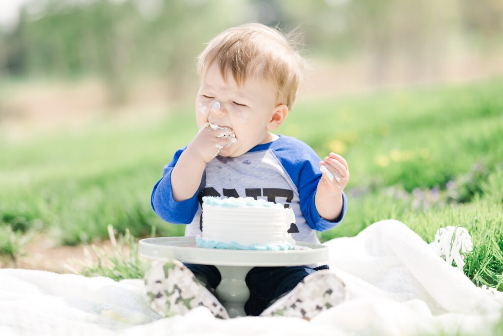 Cake-Smash-Session-for-Isaac-1st-Birthday-Photography-Golden-Heart-Photography